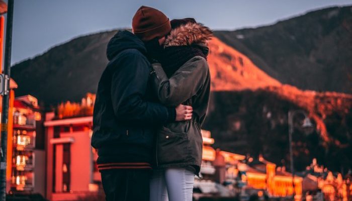 Как судьба показывает на тех, кто нам близок