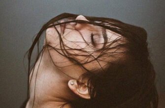 Почему женщинам внушают, что мужчина всегда должен писать первым и добиваться