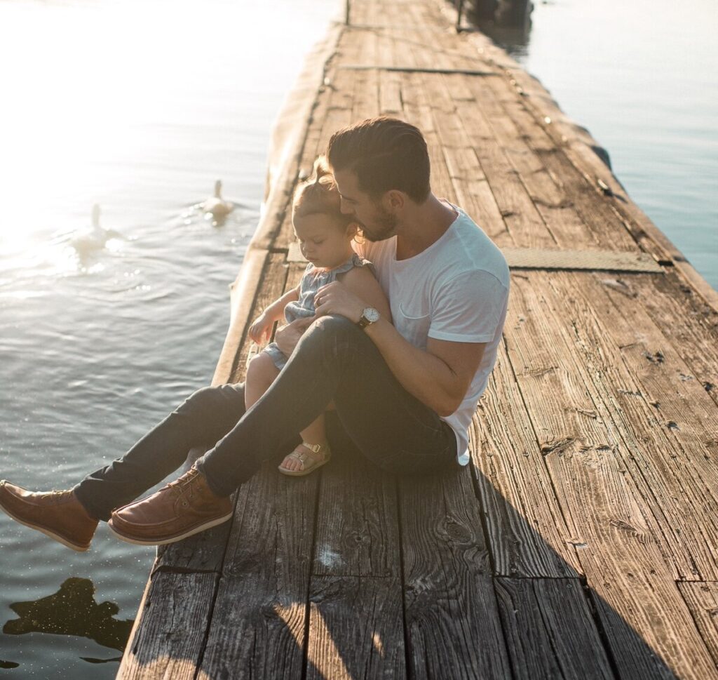 В чем разница между влиянием отца и матерью на детей? Гениальный ответ великого философа Фромма