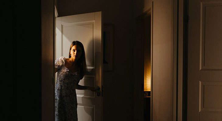 Сигналы, которые вы получаете, когда мужчина думает о вас