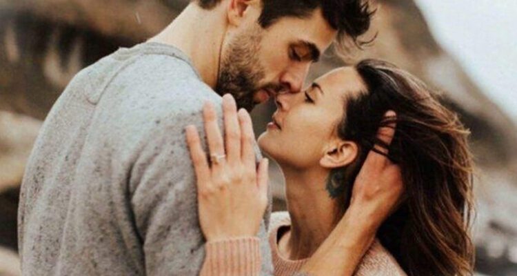 Если мужчина делает это — он без ума от вас