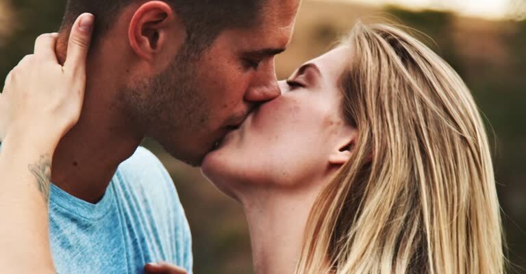5 тихих привычек, которые медленно убивают любовь мужчины
