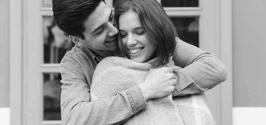 7 признаков, что он влюблён в вас, даже если молчит