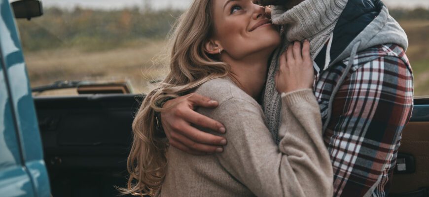 8 сообщений, которых мужчине так не хватает от любимой женщины